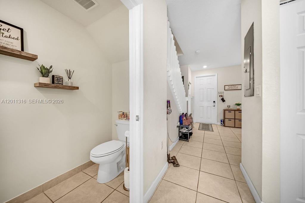10657 W 32nd Ln Property Photo 9