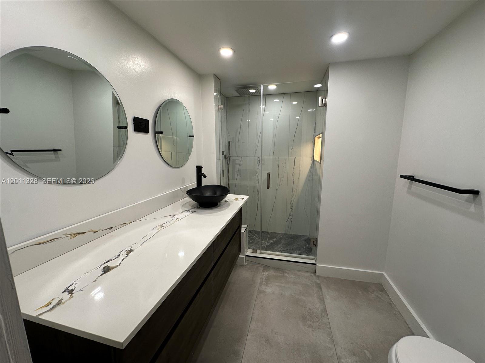 4215 N University Dr 101 Property Photo 1