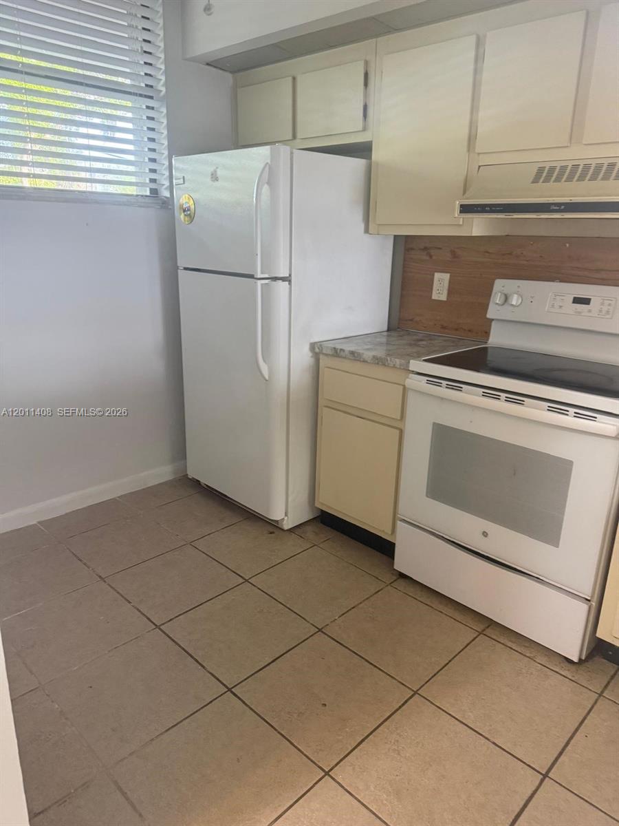 109 Lake Emerald Dr 102 Property Photo 8