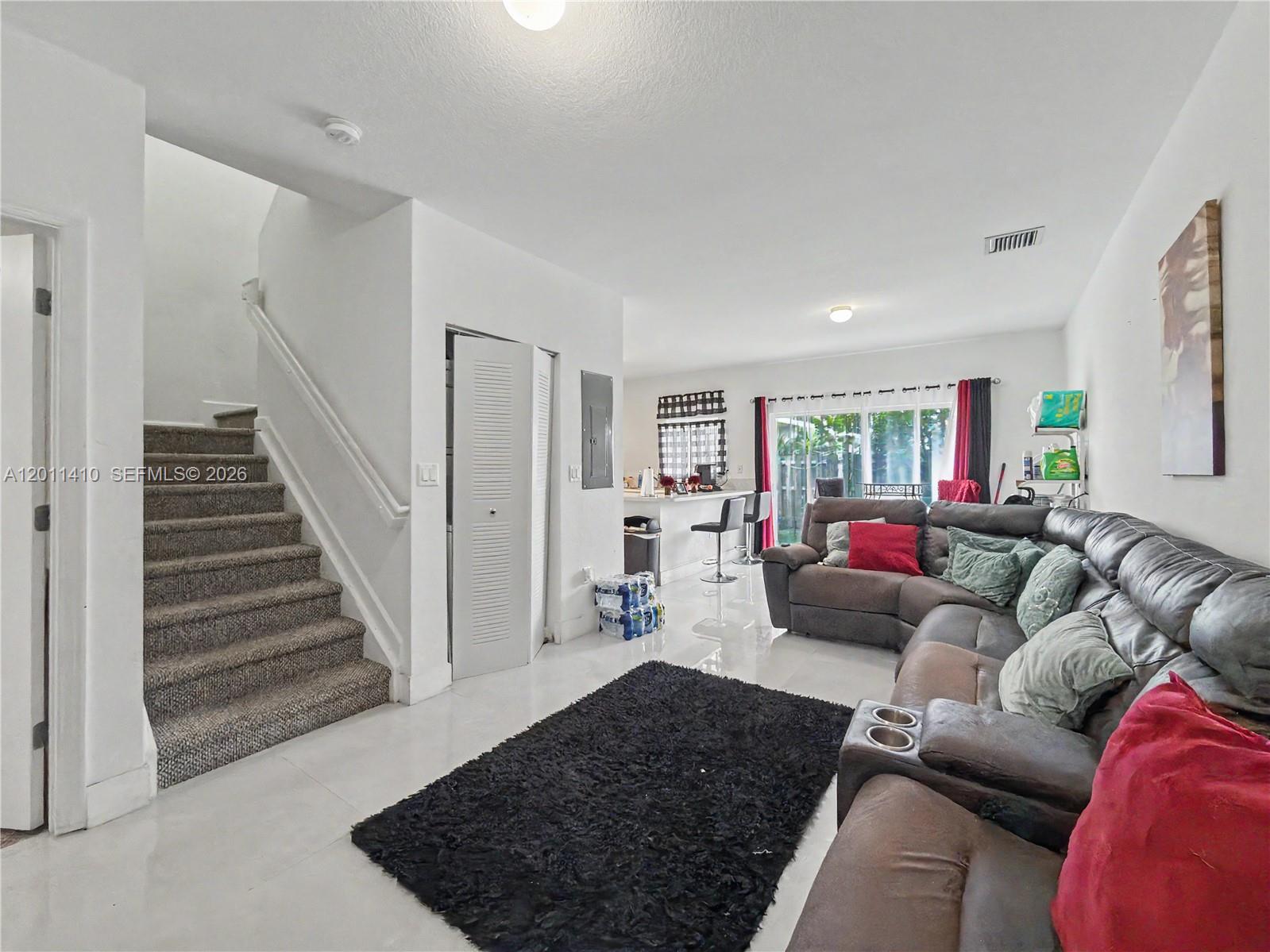 356 Nw 12th Pl Property Photo 6
