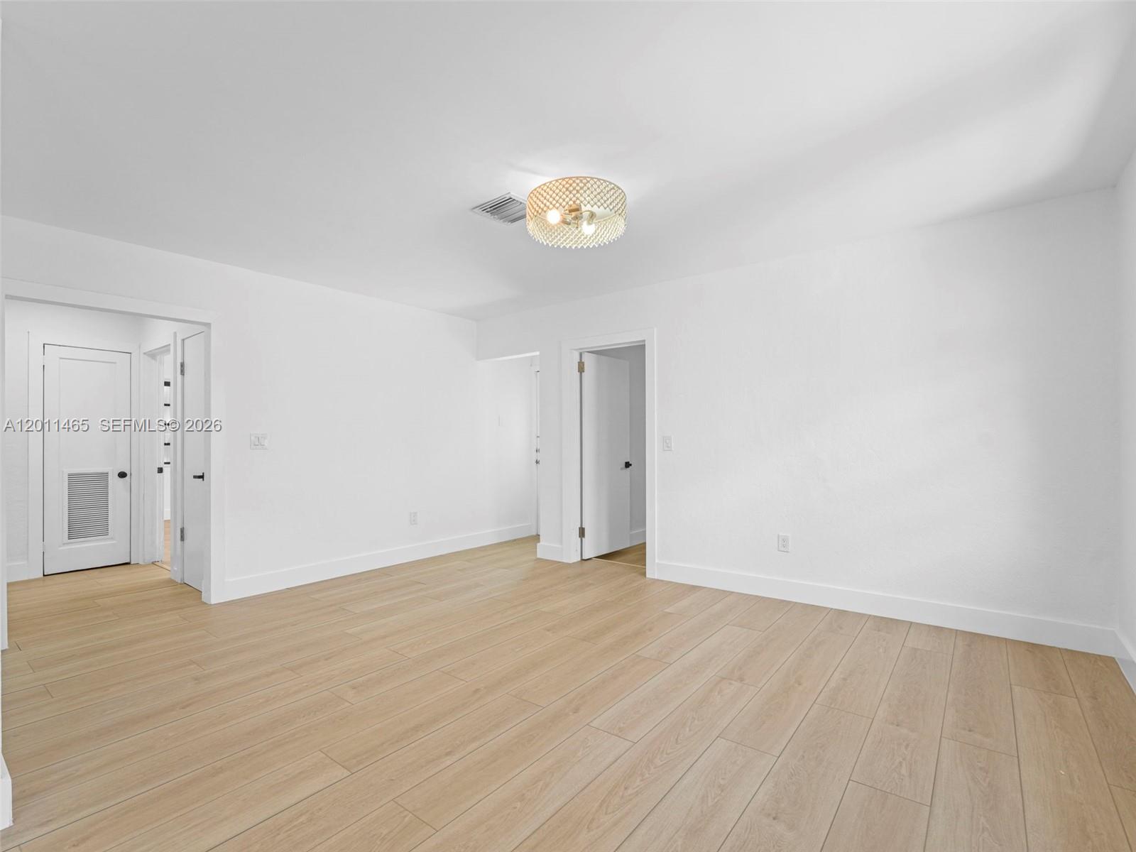 521 Sw 64th Ct Property Photo 5
