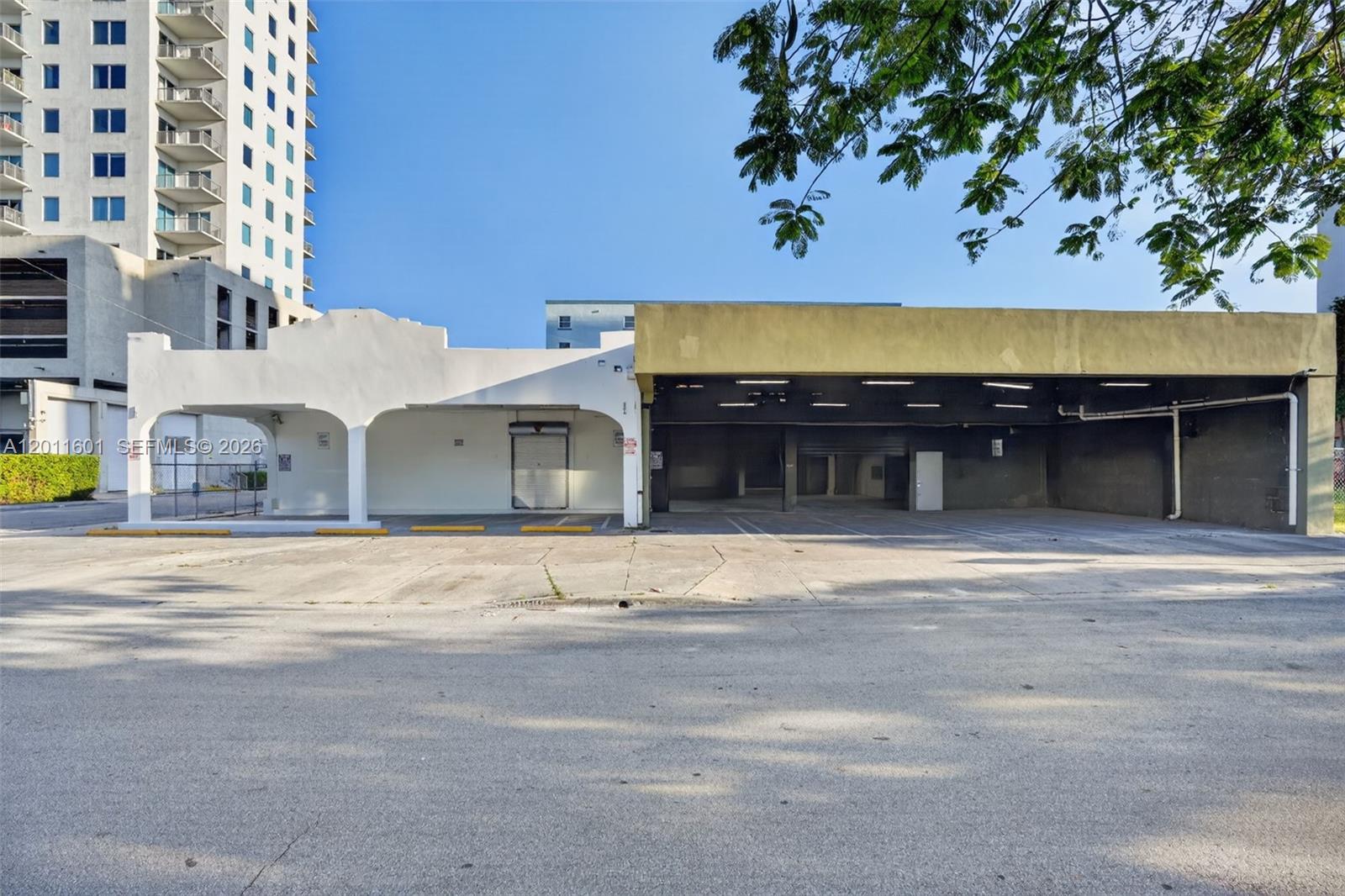 500 W Flagler St Property Photo 14