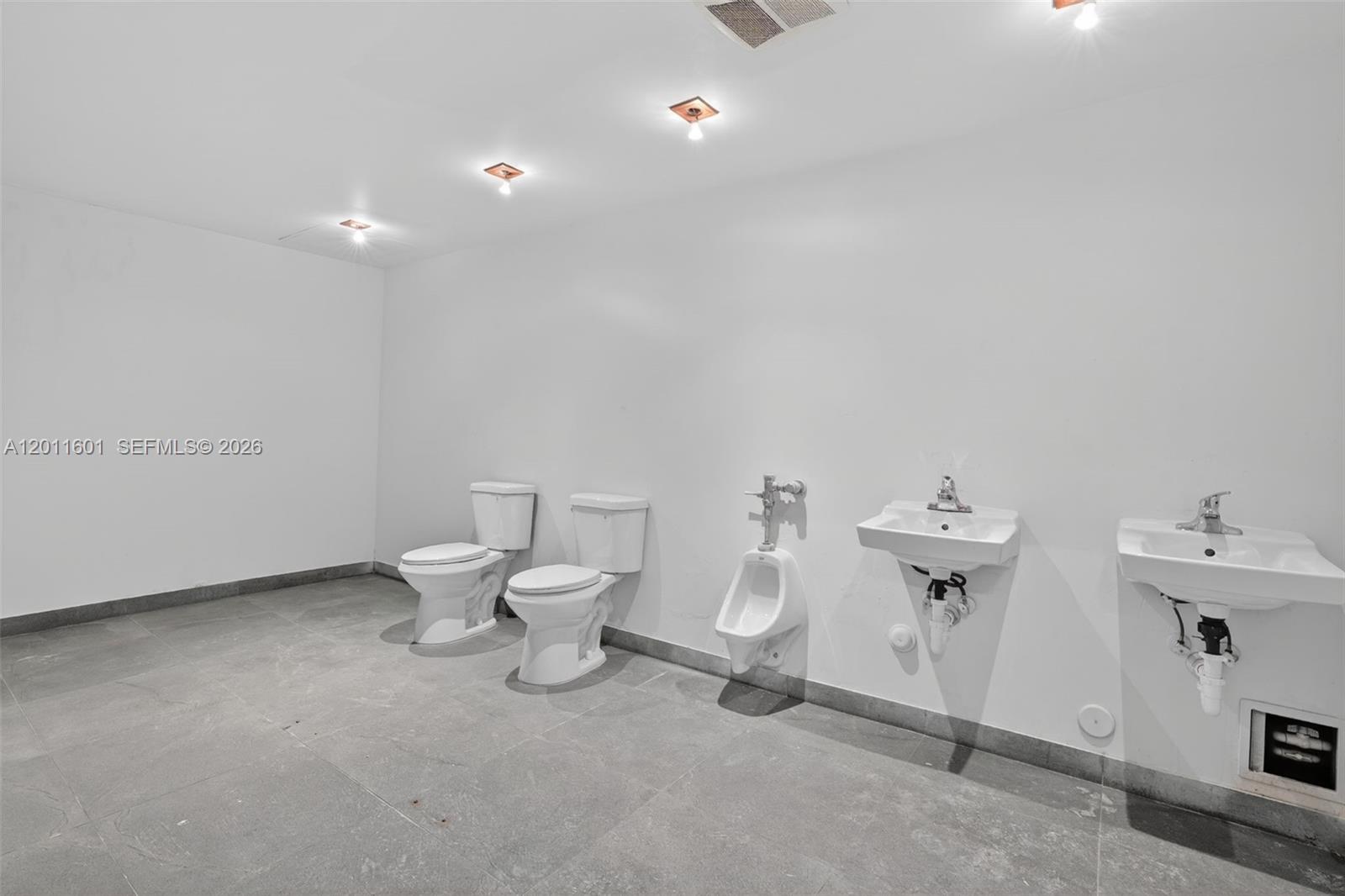 500 W Flagler St Property Photo 31