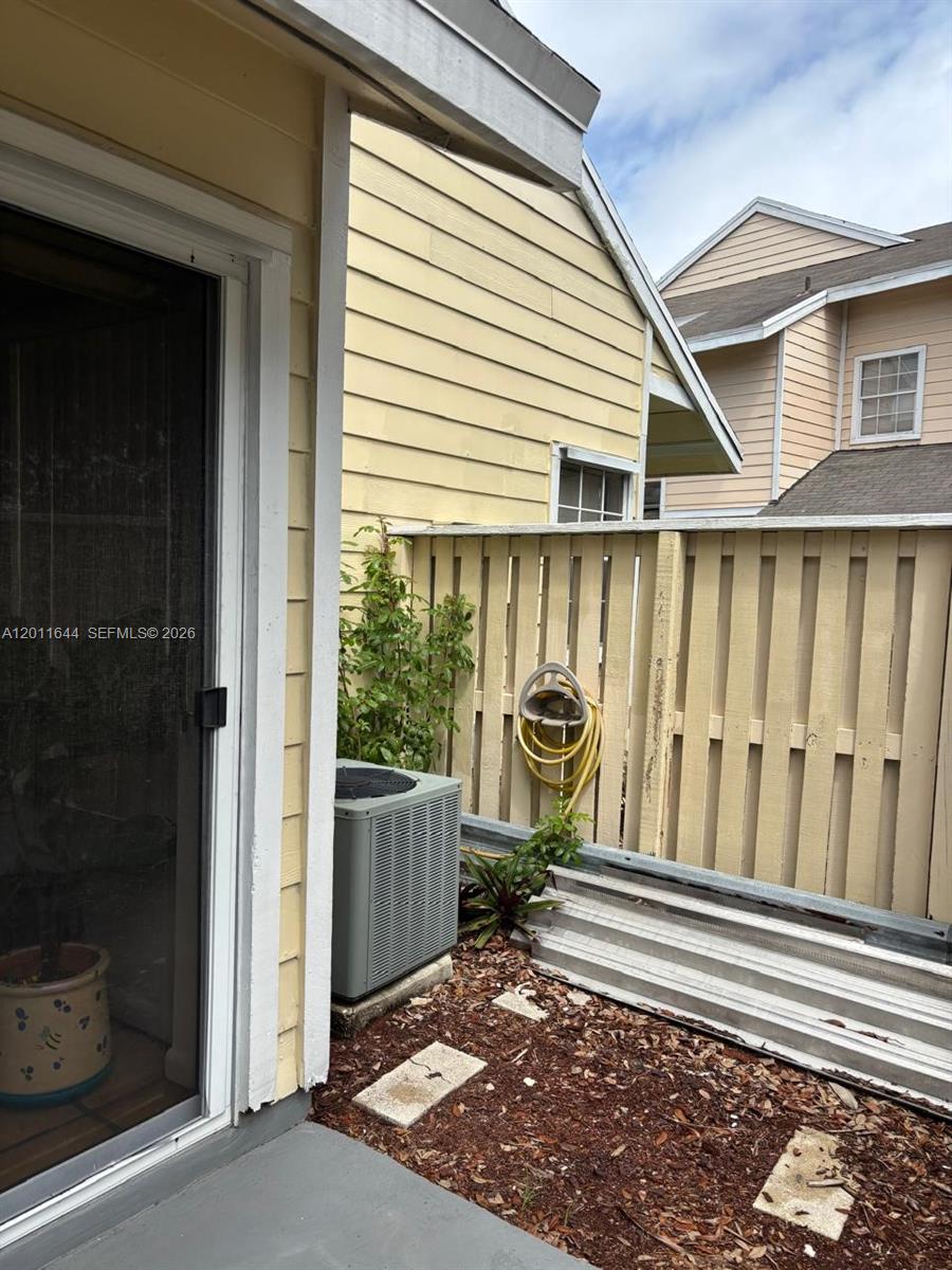 2048 Champions Way Property Photo 2