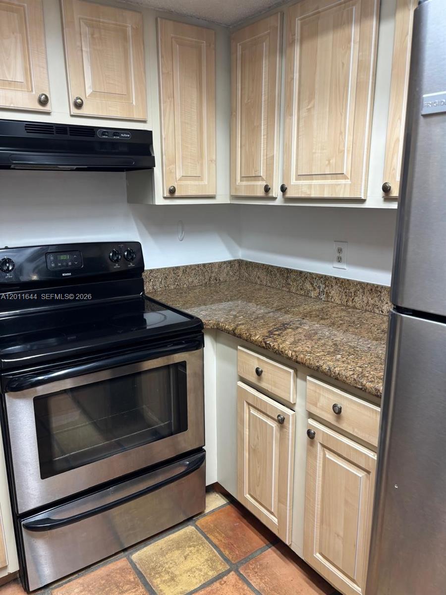 2048 Champions Way Property Photo 10