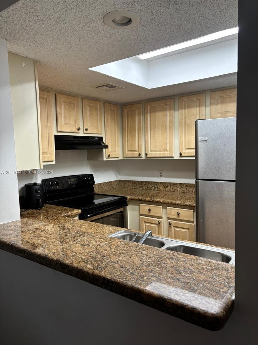 2048 Champions Way Property Photo 12
