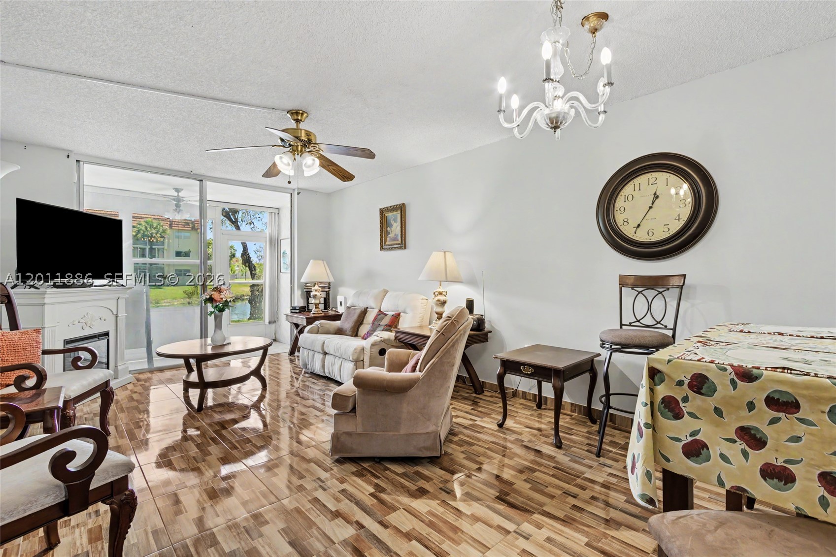 2831 E Sunrise Lakes Dr 105 Property Photo 1