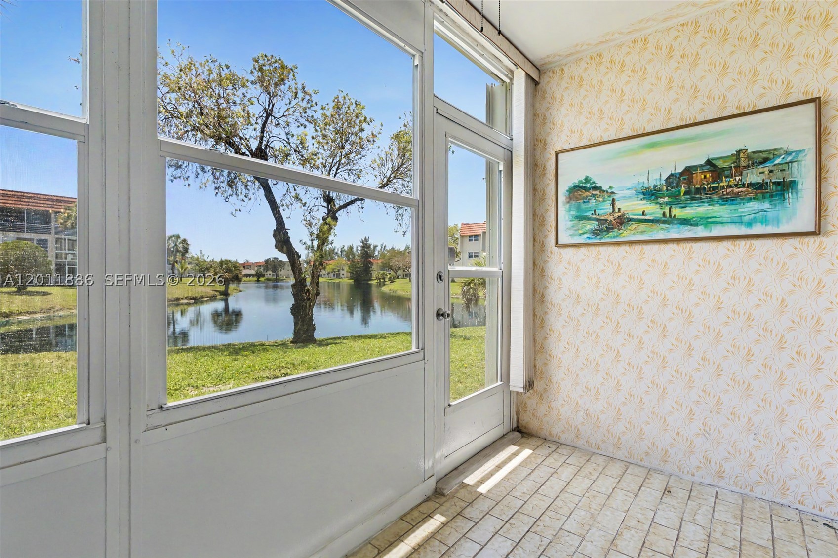 2831 E Sunrise Lakes Dr 105 Property Photo 3