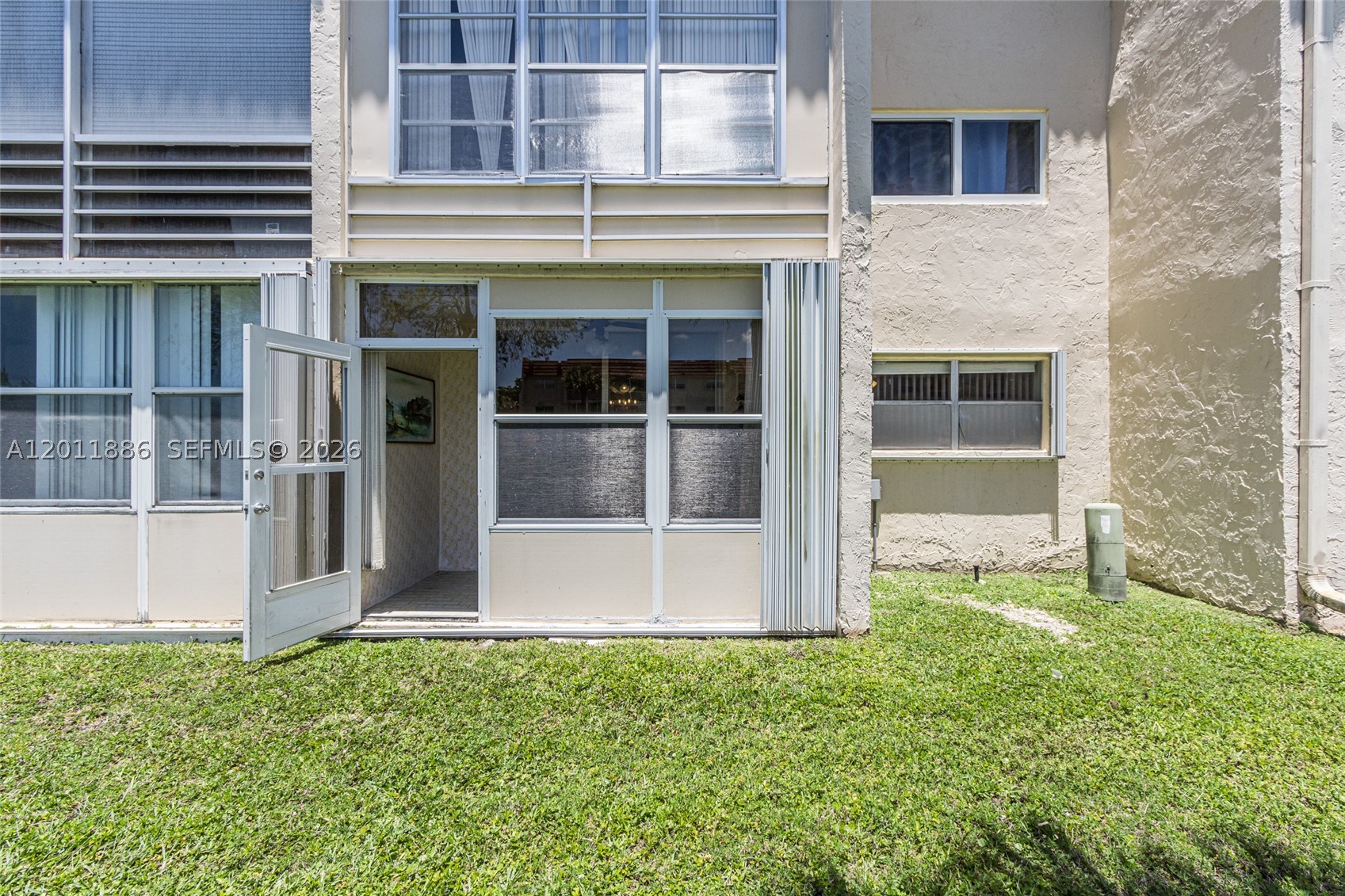 2831 E Sunrise Lakes Dr 105 Property Photo 5