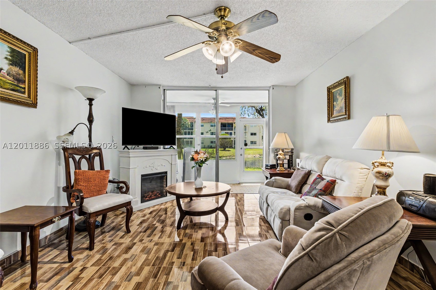 2831 E Sunrise Lakes Dr 105 Property Photo 10