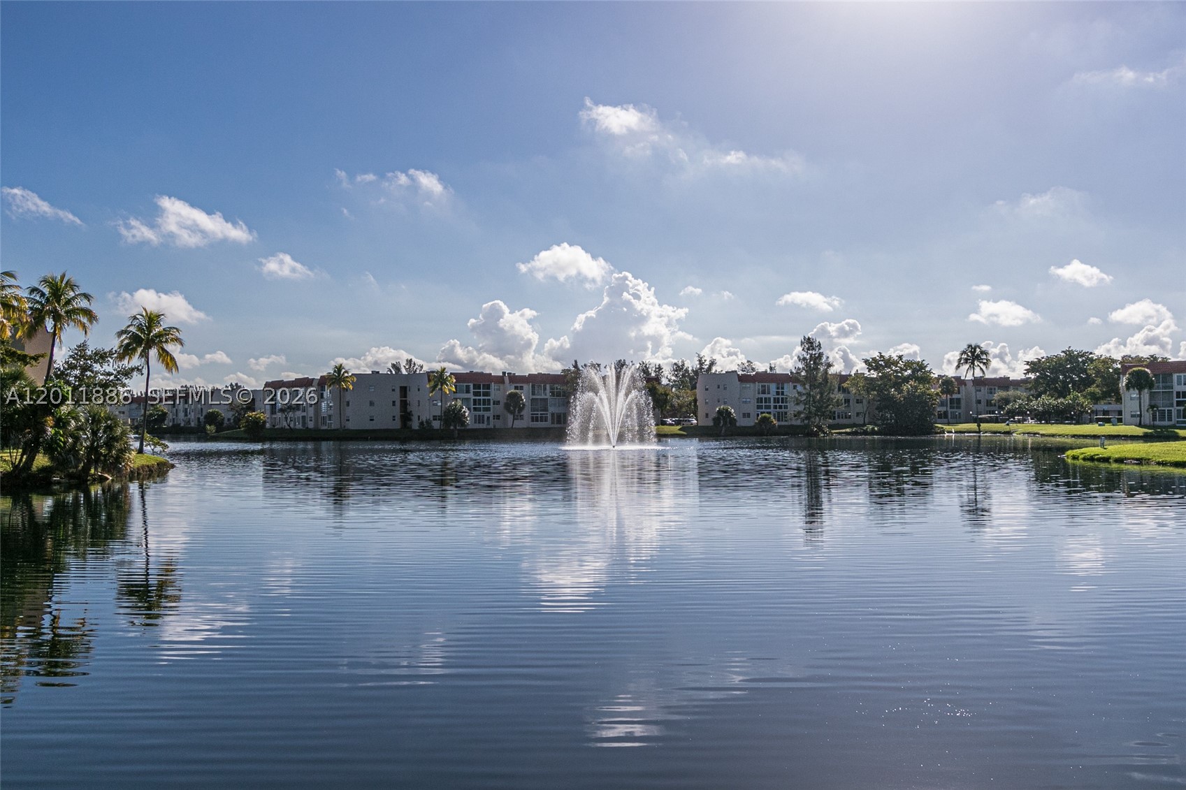 2831 E Sunrise Lakes Dr 105 Property Photo 11