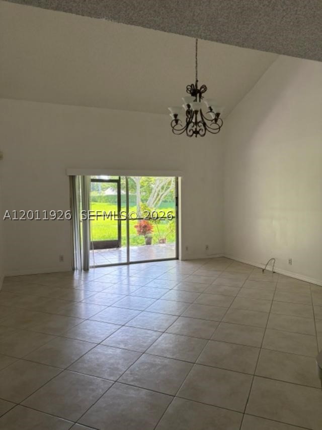 667 Woodgate Ln B Property Photo 3
