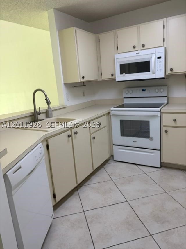 667 Woodgate Ln B Property Photo 7