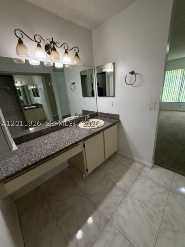 667 Woodgate Ln B Property Photo 10