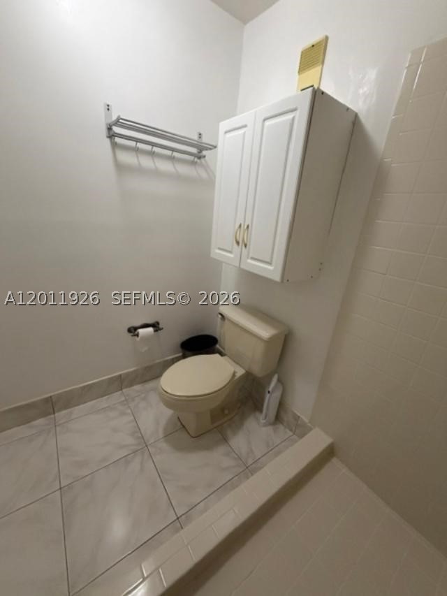 667 Woodgate Ln B Property Photo 11