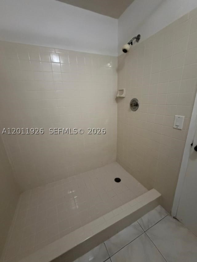 667 Woodgate Ln B Property Photo 12
