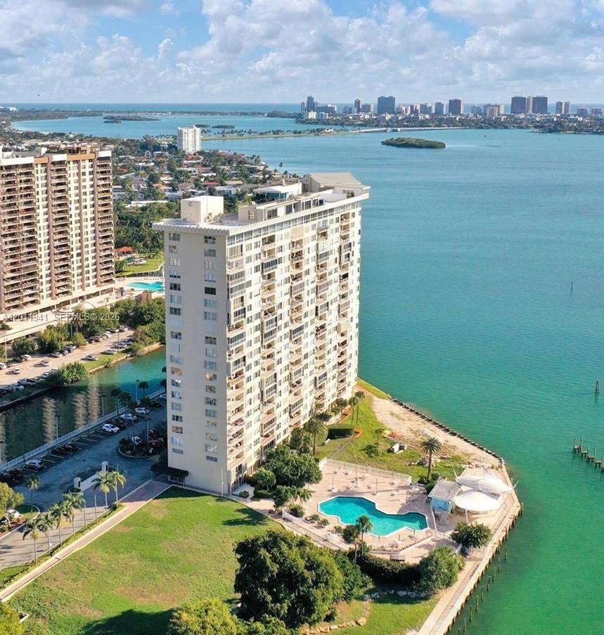 11111 Biscayne Blvd 2h Property Photo 3