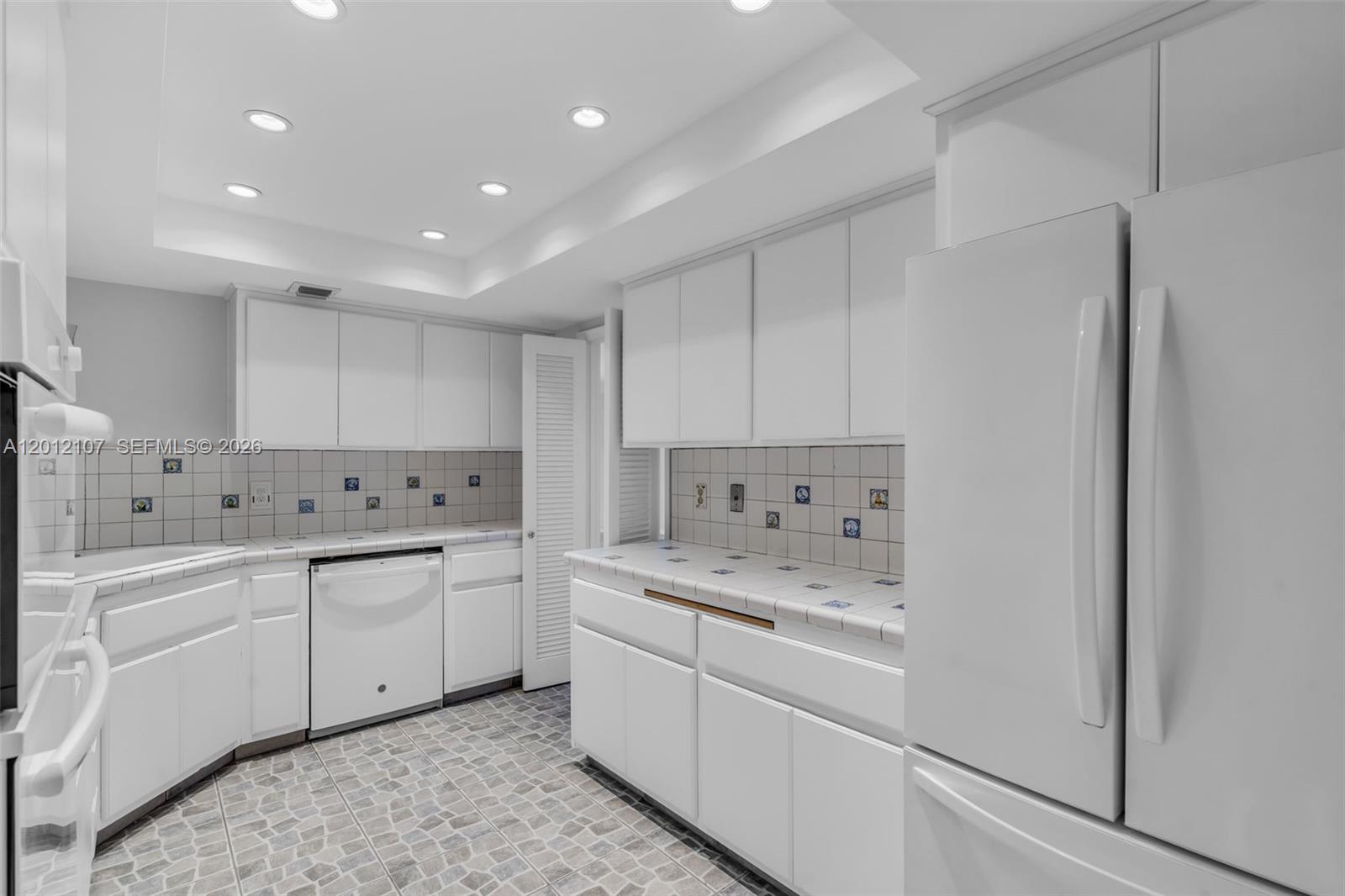 200 Ocean Lane Dr 407 Property Photo 8