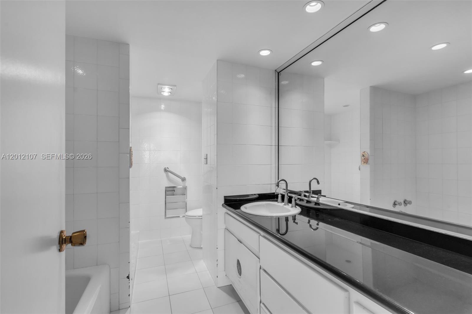 200 Ocean Lane Dr 407 Property Photo 11