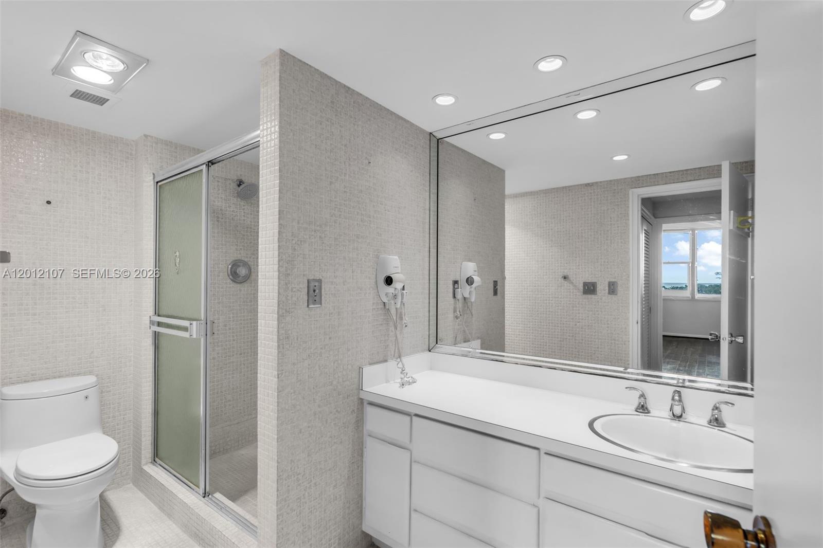 200 Ocean Lane Dr 407 Property Photo 18