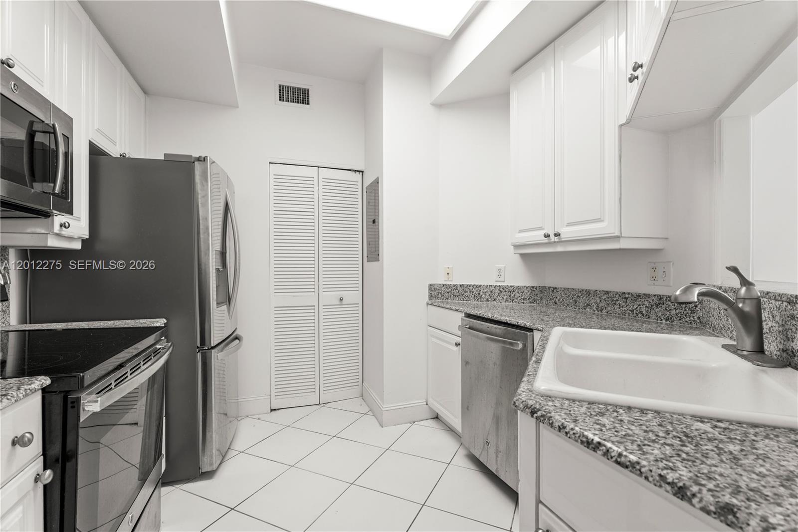888 Brickell Key Dr 1702 Property Photo 7