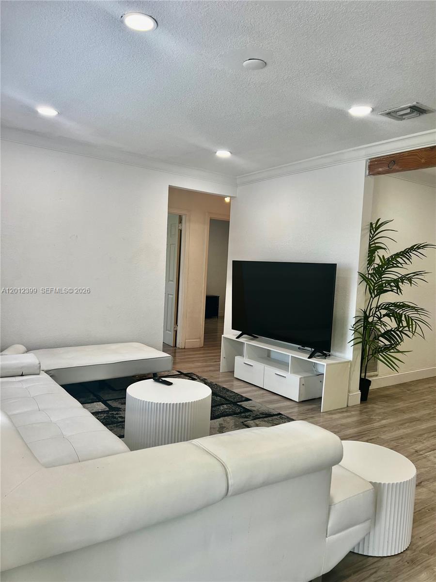 12040 N Miami Ave Property Photo 2