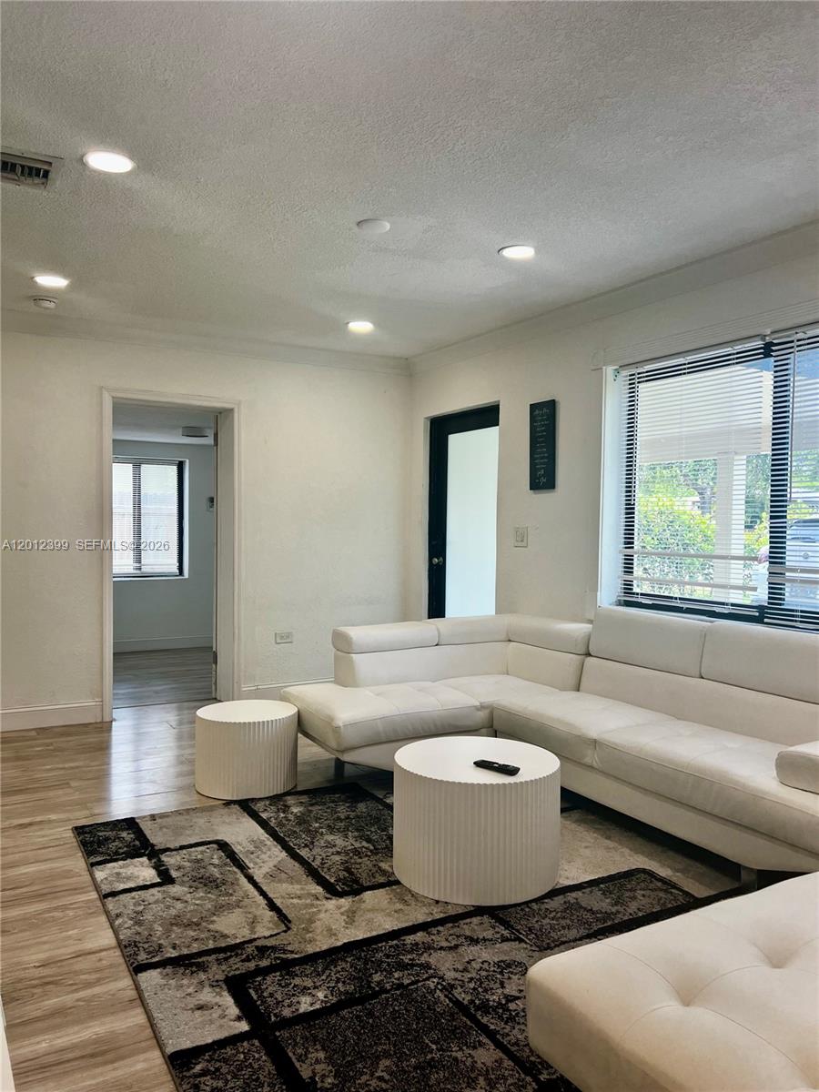 12040 N Miami Ave Property Photo 3