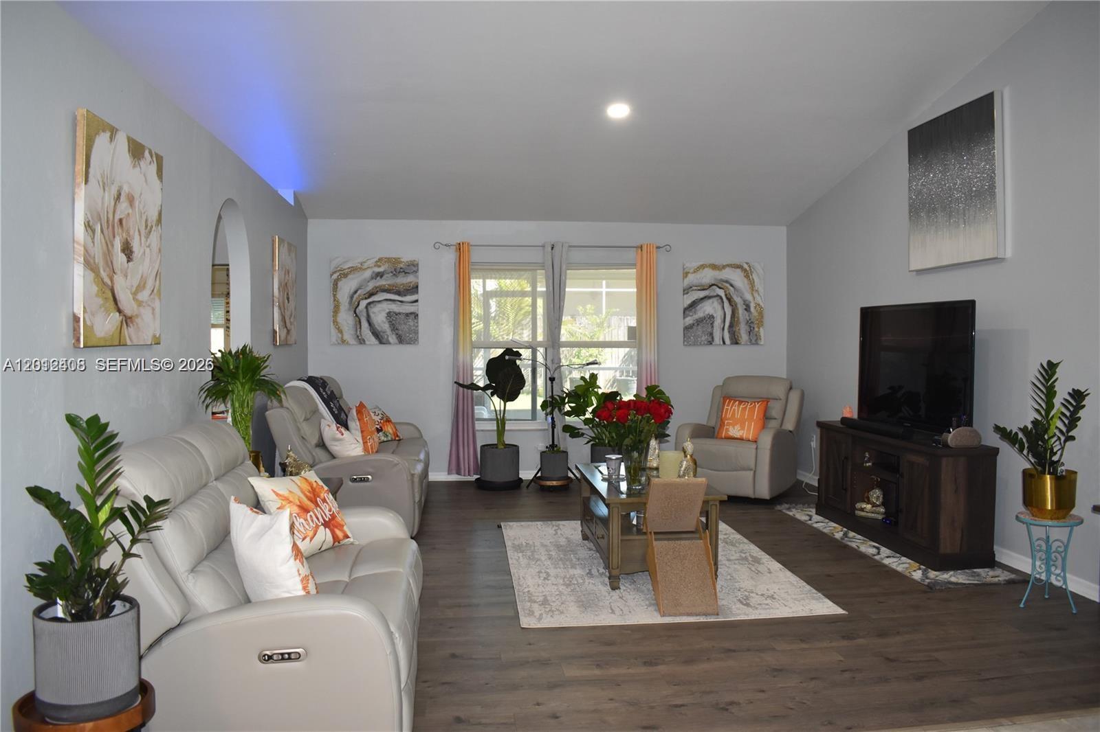 15639 Spring Line Ln Property Photo 2