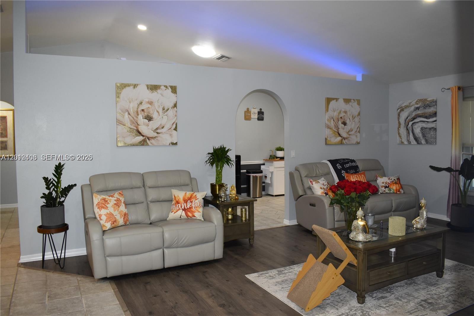 15639 Spring Line Ln Property Photo 4