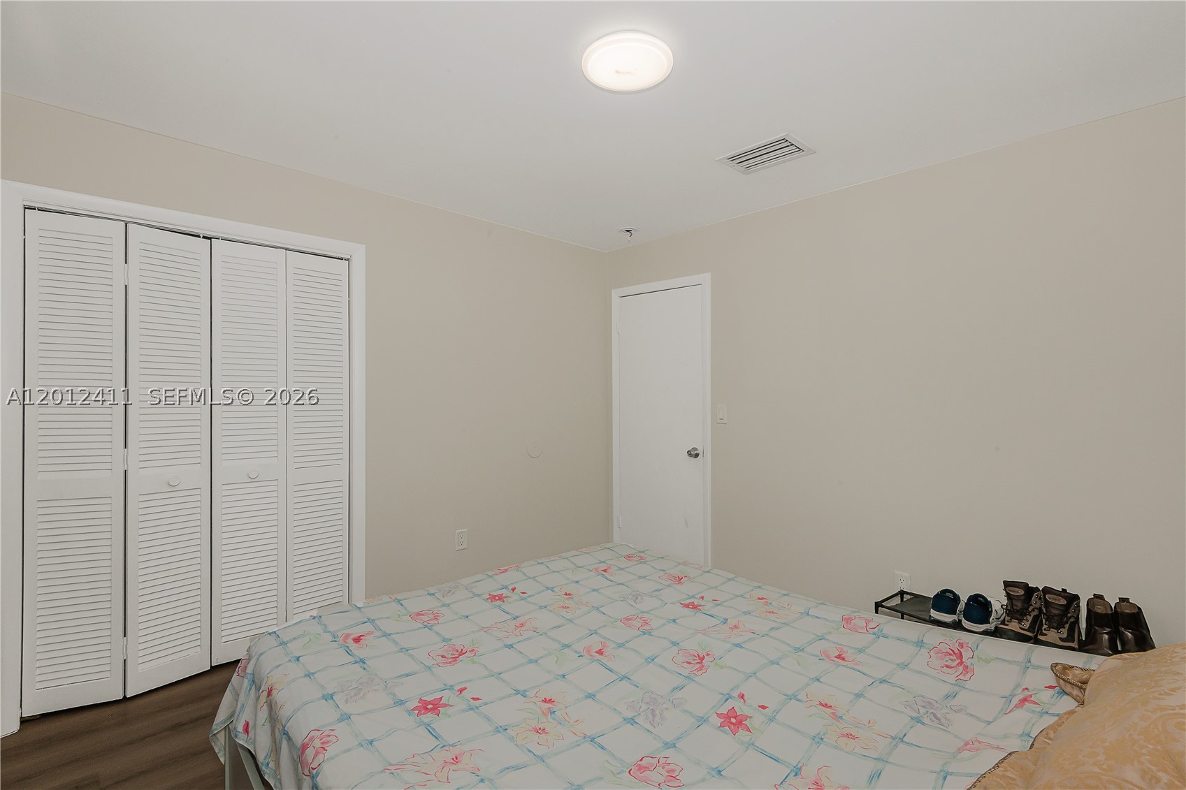 395 W 39th Pl Property Photo 27