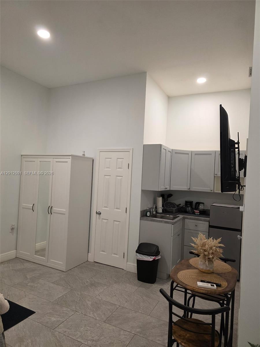A12012501 Property Photo 2