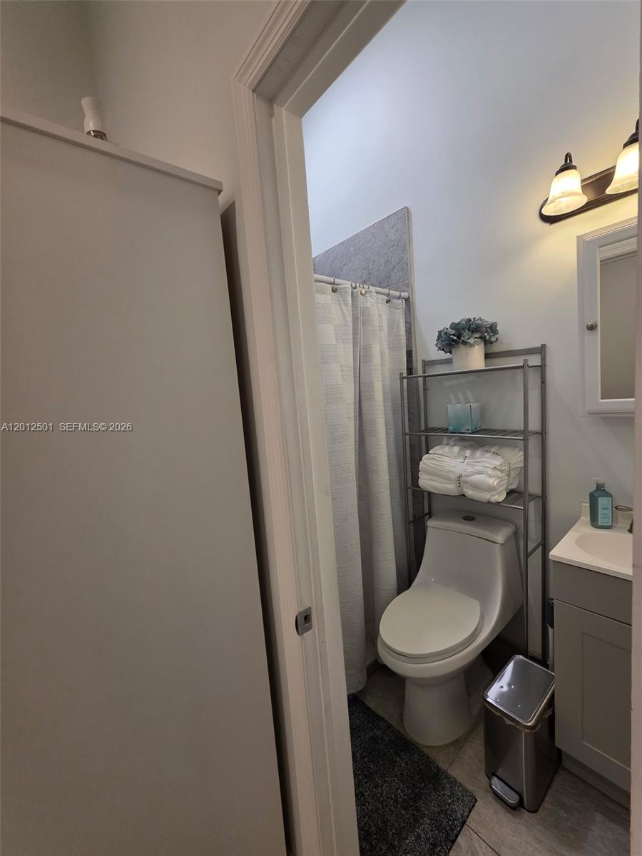 A12012501 Property Photo 3