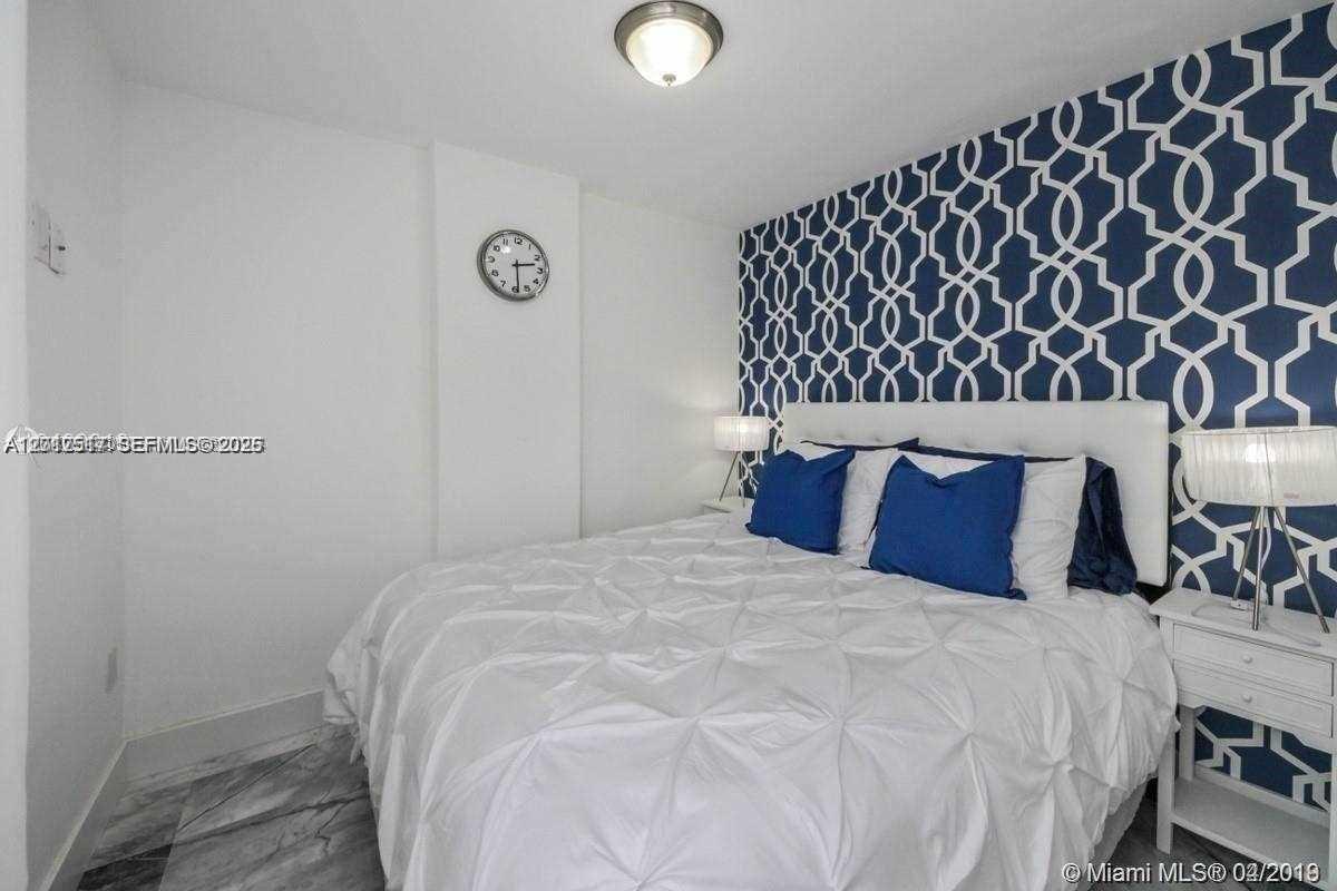 1255 Collins Ave 507 Property Photo 8