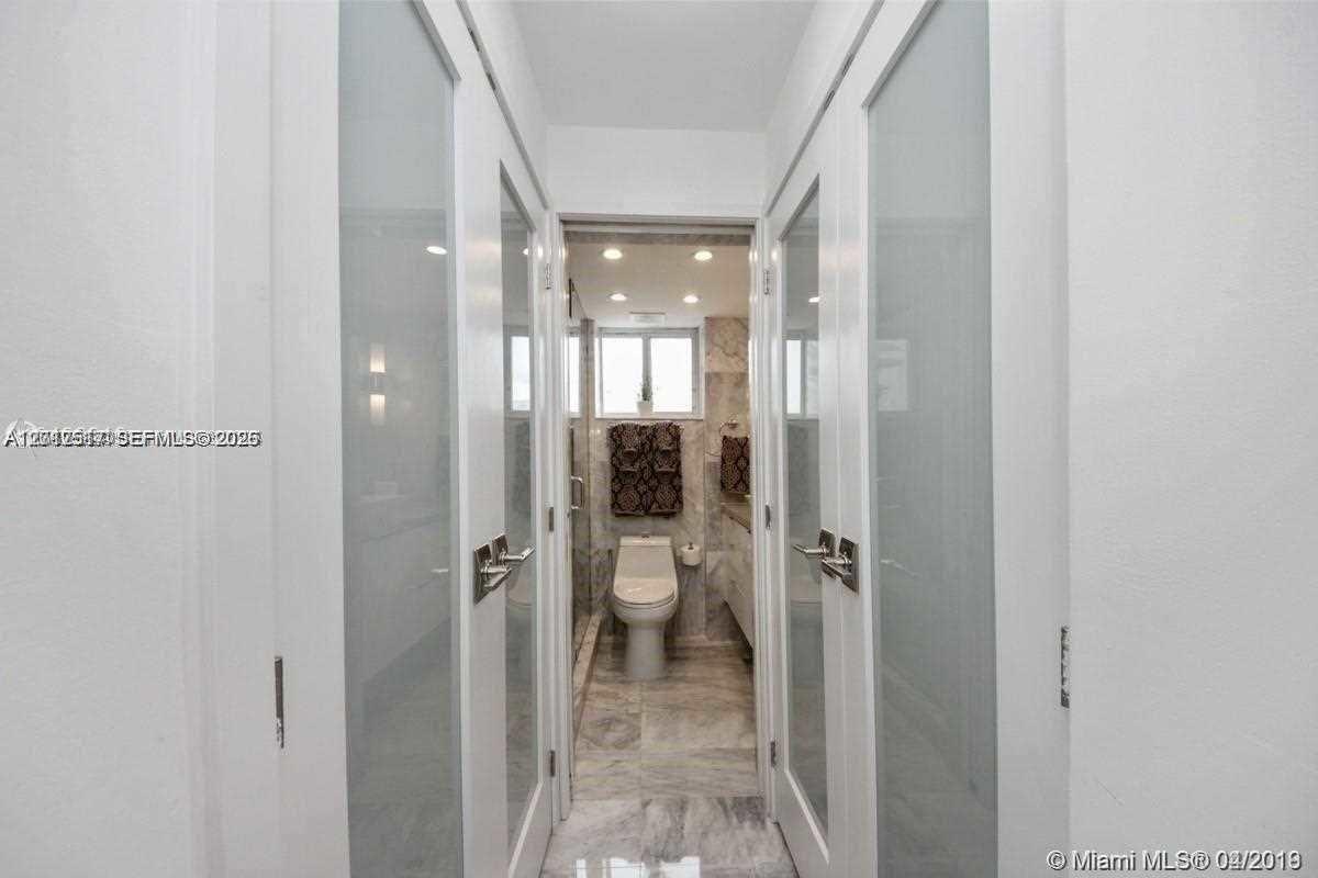 1255 Collins Ave 507 Property Photo 9