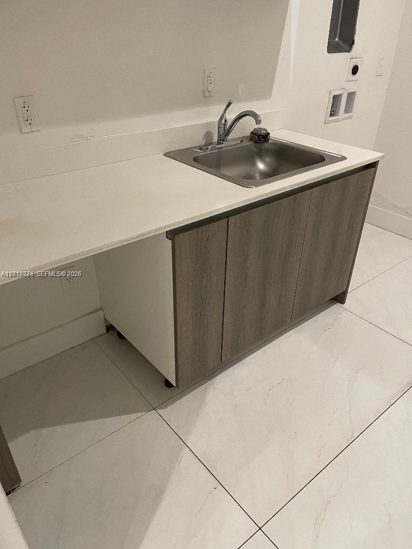 301 Altara Ave Cu-3g-3h-3i-3j Property Photo 3