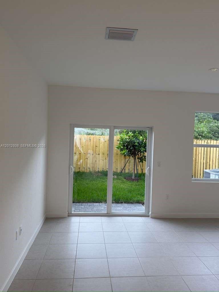 A12012938 Property Photo 4