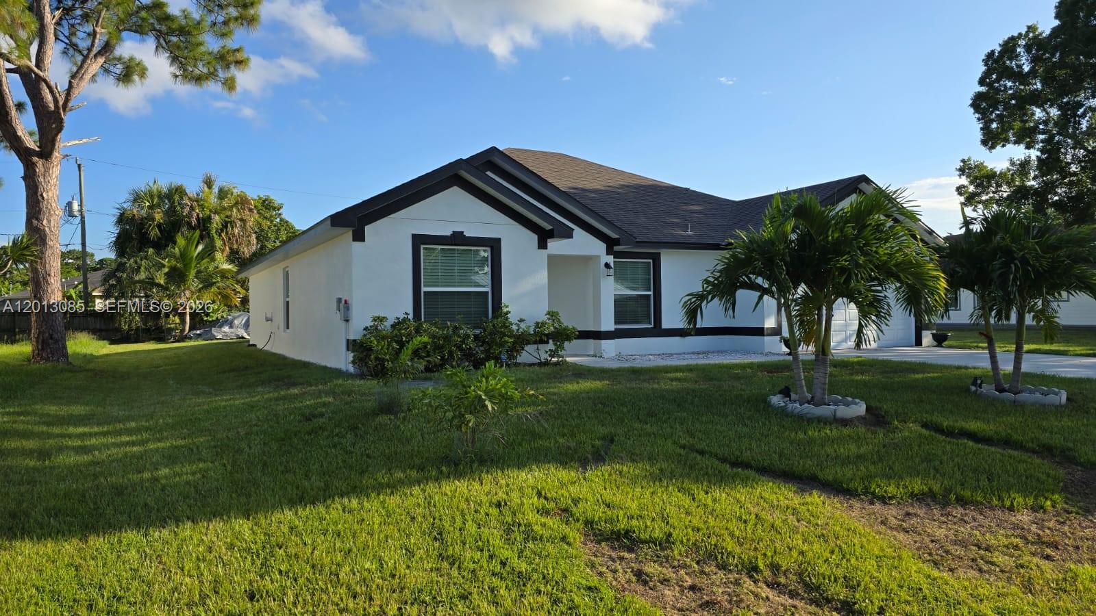 2650 Se Caladium Ave Property Photo 4