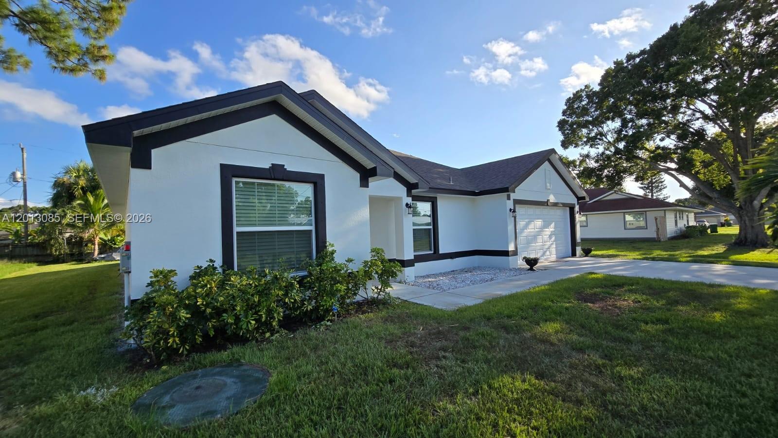 2650 Se Caladium Ave Property Photo 5