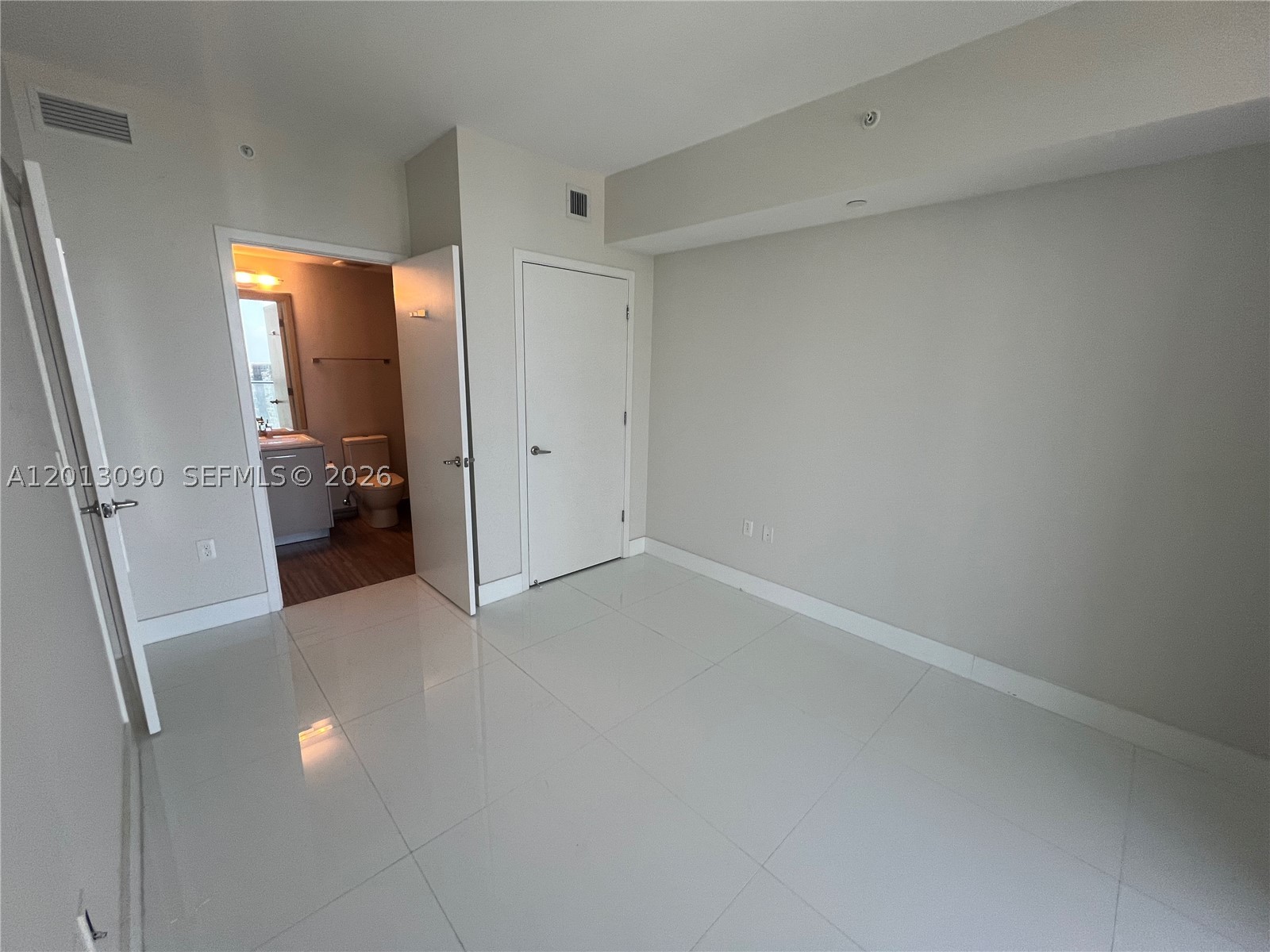 1010 Brickell Ave 3704 Property Photo 39