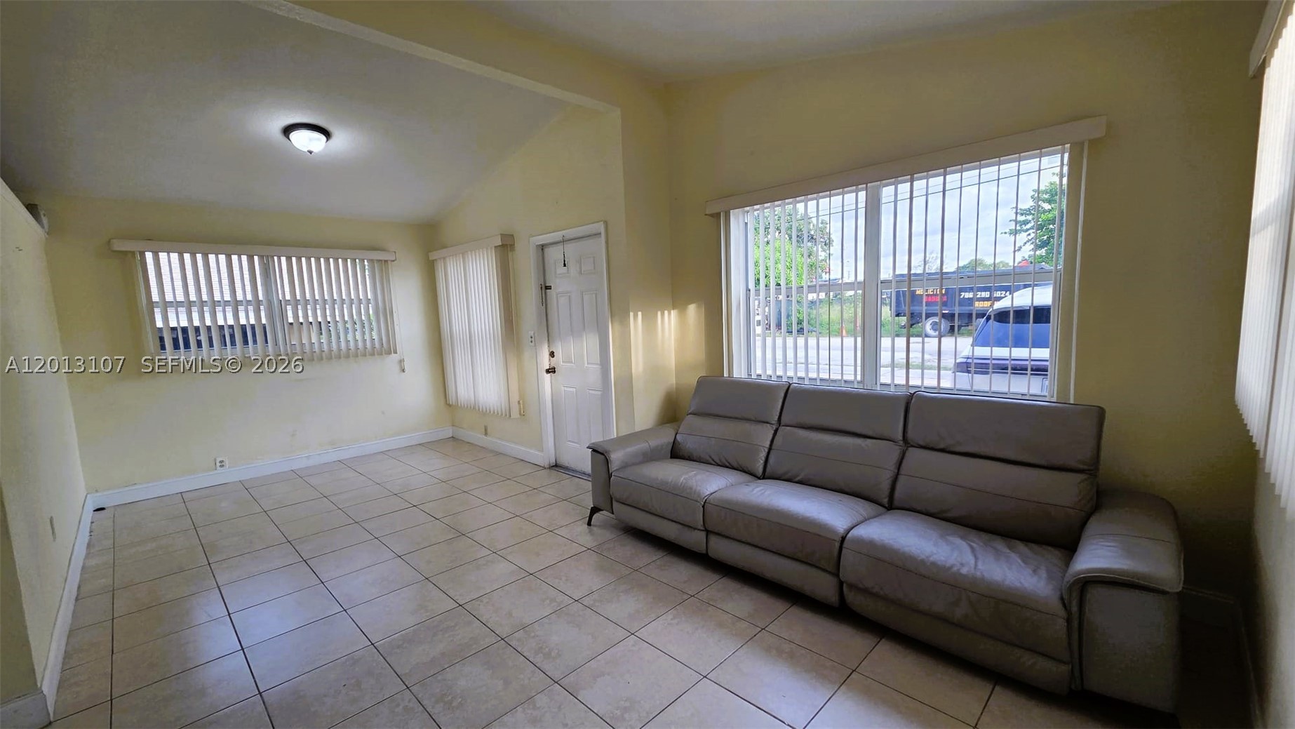 2335 Nw 55th St Property Photo 4