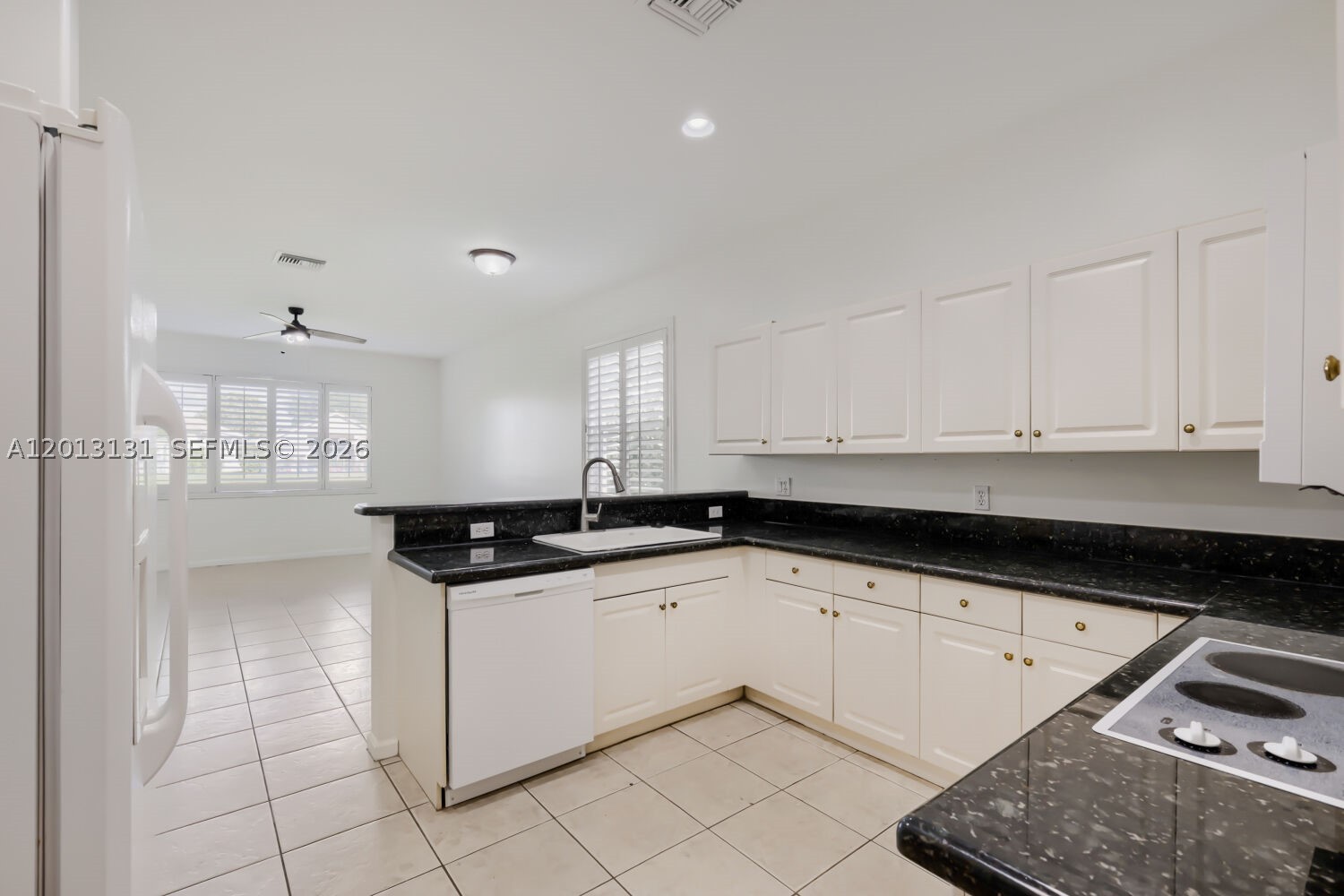 117 Palm Cir Property Photo 6
