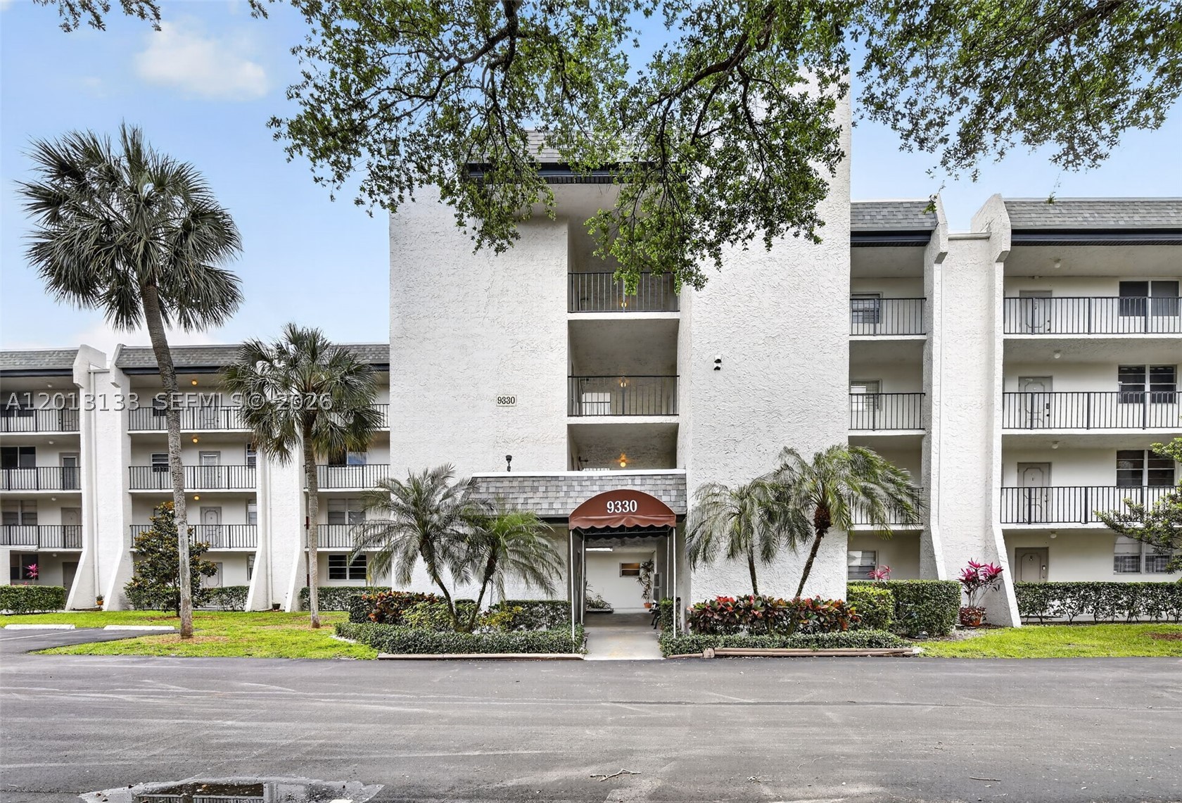 9330 Lagoon Pl 307 Property Photo 1