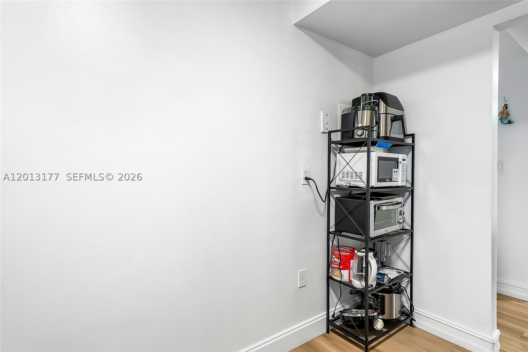 919 Hillcrest Dr 607 Property Photo 24