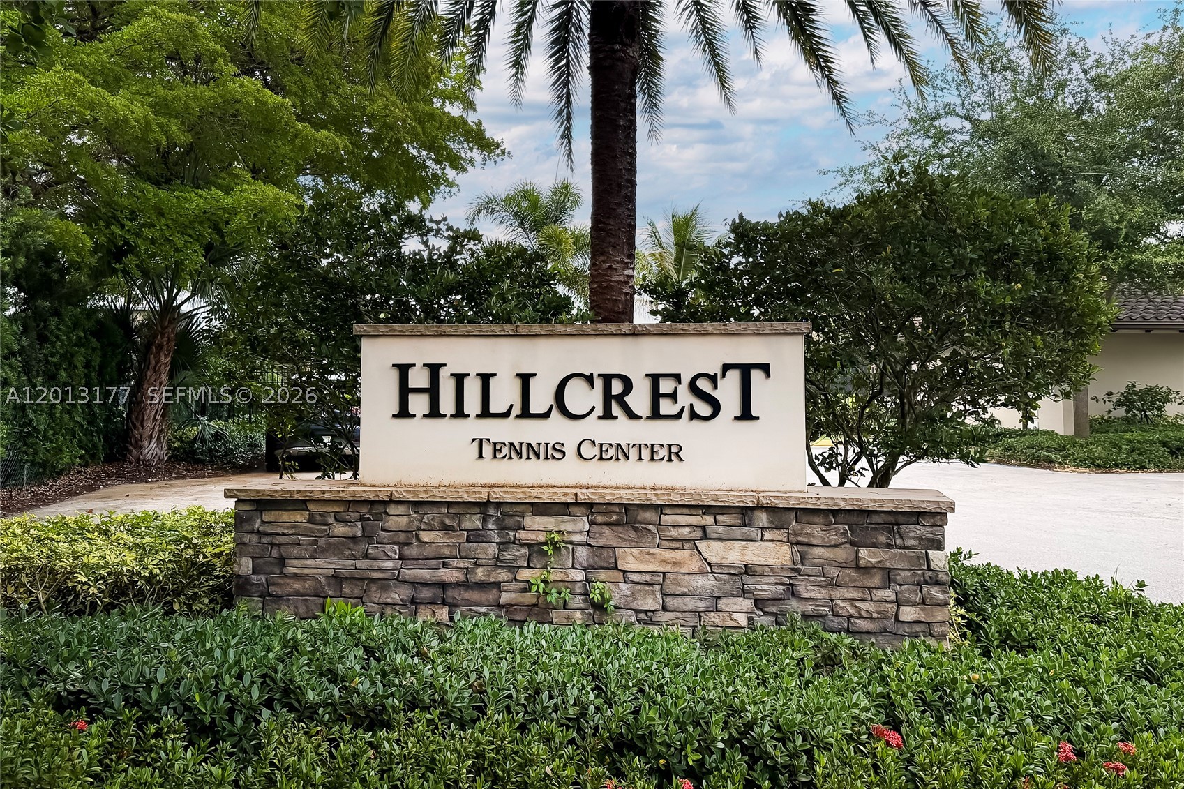 919 Hillcrest Dr 607 Property Photo 44