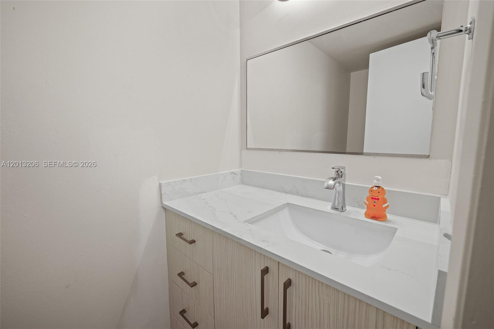 9800 W Bay Harbor Dr 406 Property Photo 11