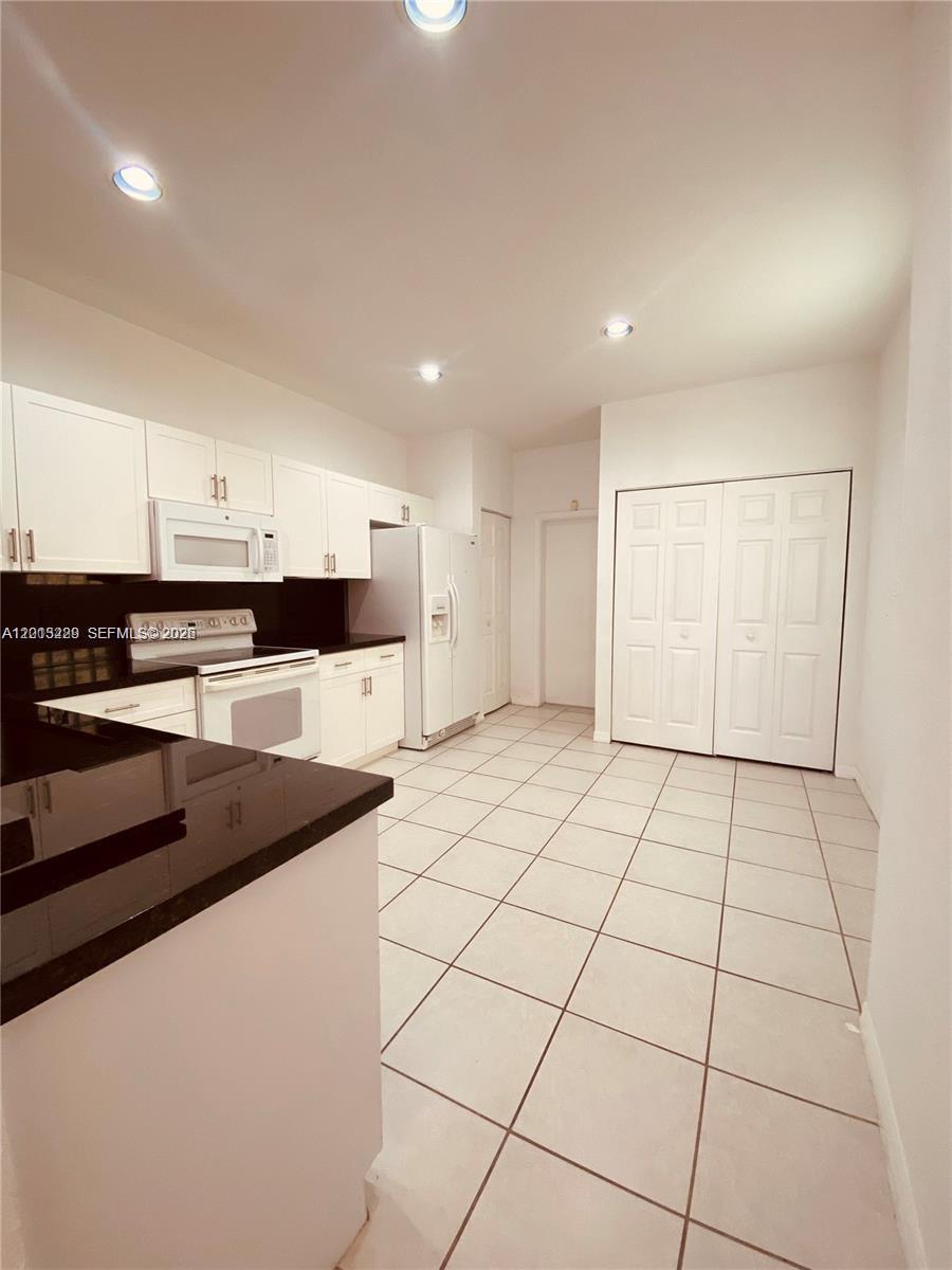 2567 Cordoba Bnd Property Photo 8