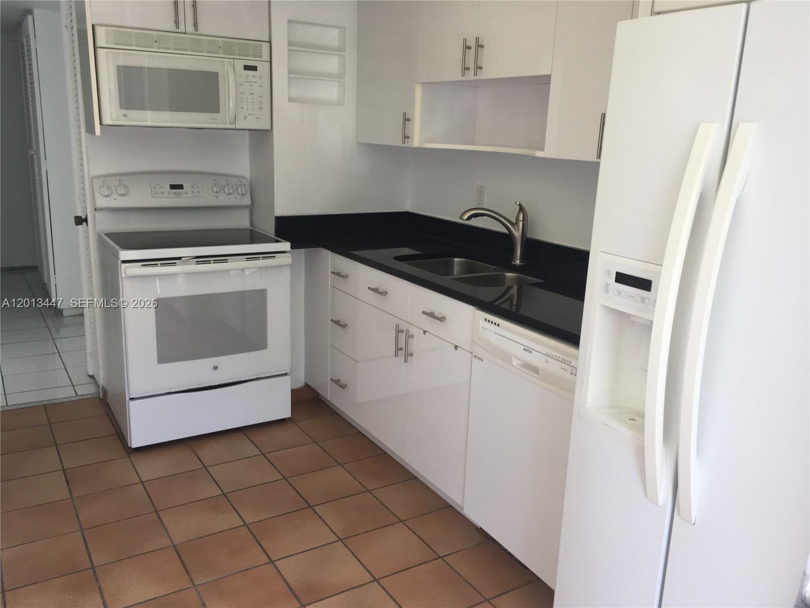 77 Crandon Blvd 2e Property Photo 7