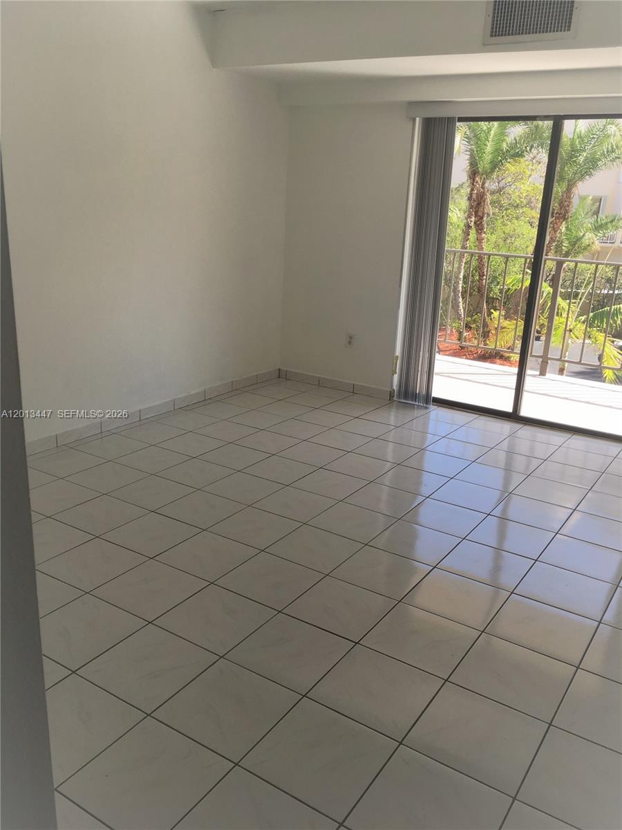 77 Crandon Blvd 2e Property Photo 10