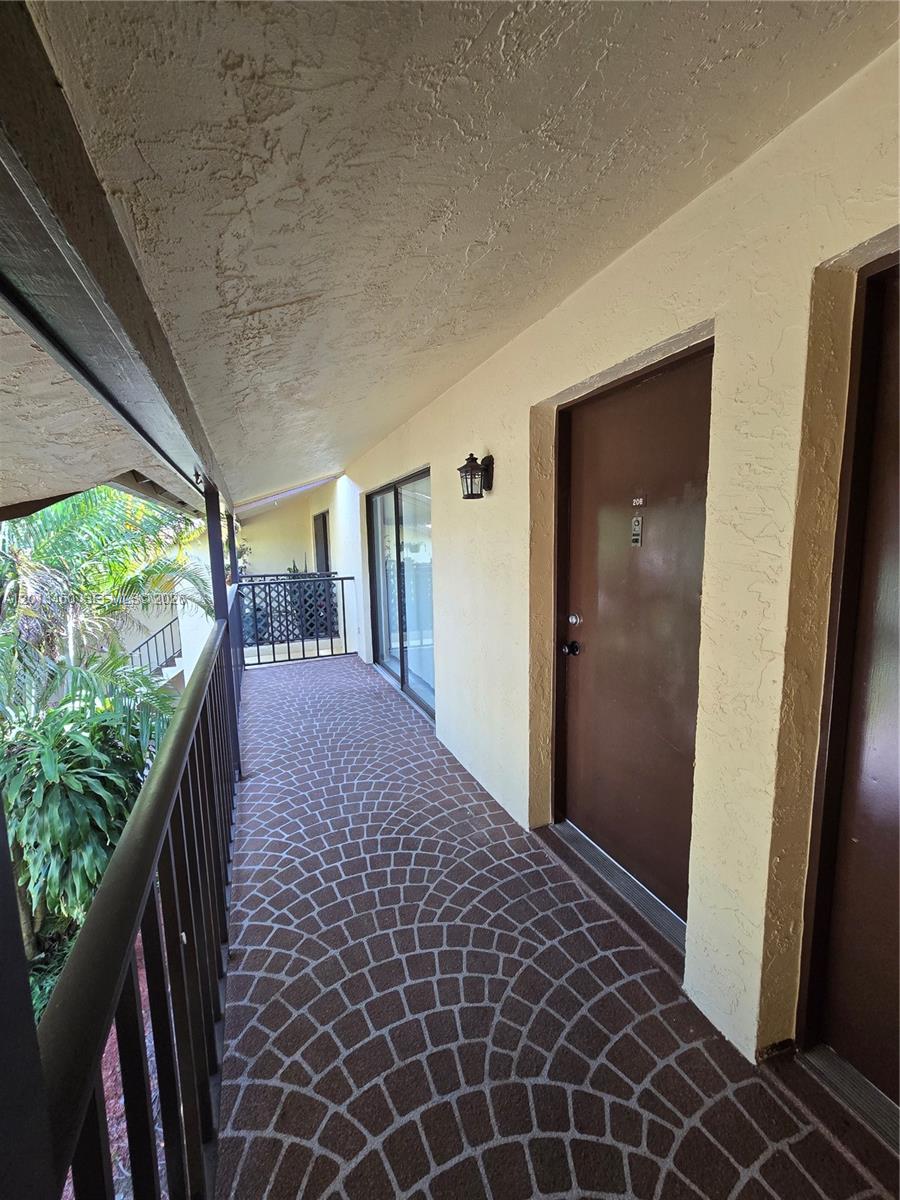 2050 Oleander Blvd 9-206 Property Photo 4
