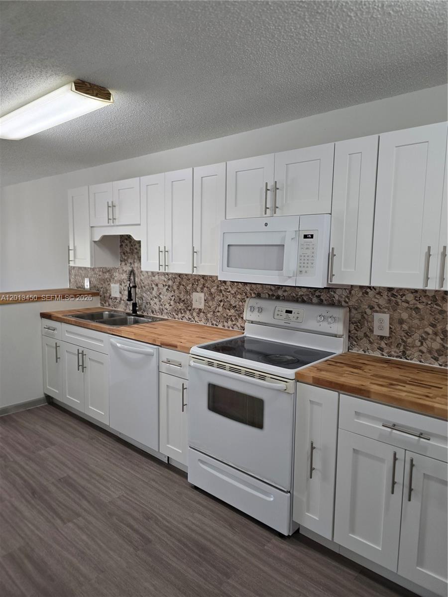 2050 Oleander Blvd 9-206 Property Photo 6